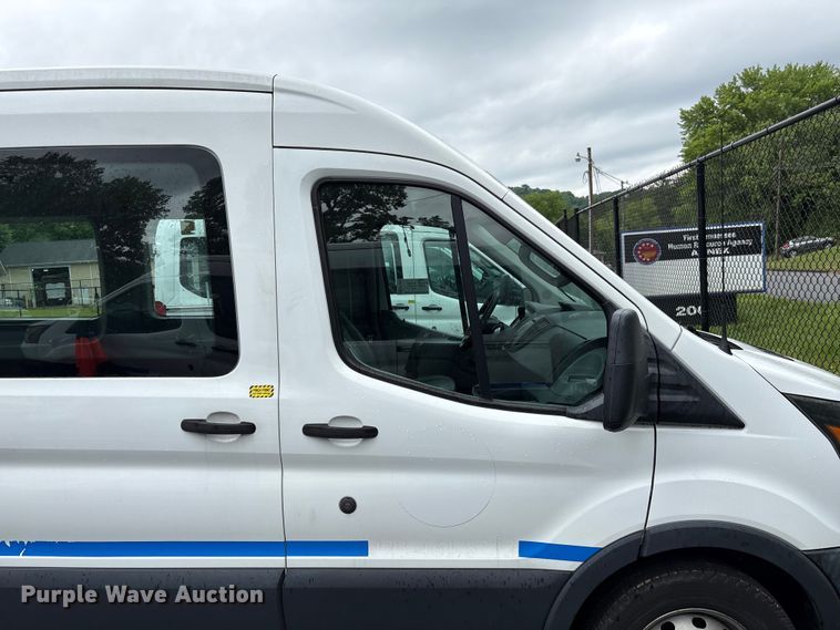 image for item EF1157 2018 Ford Transit 150 van
