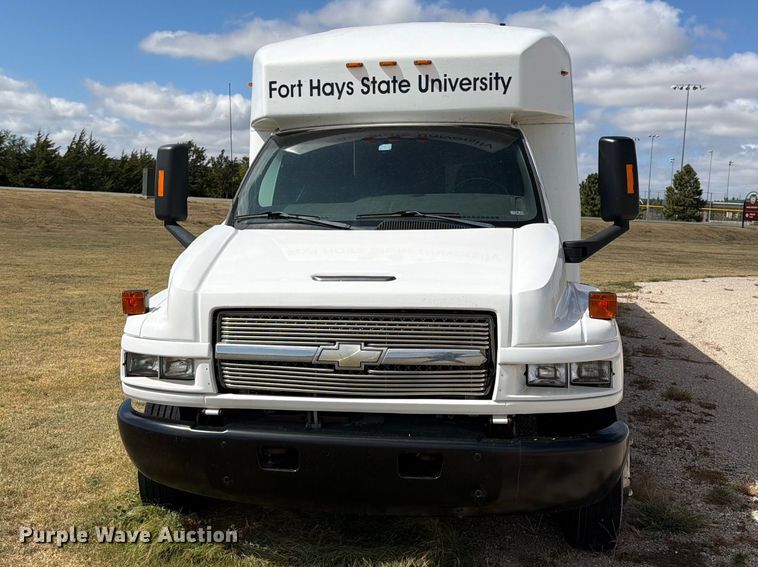 image for item EI7682 2009 Chevrolet C5500 shuttle bus