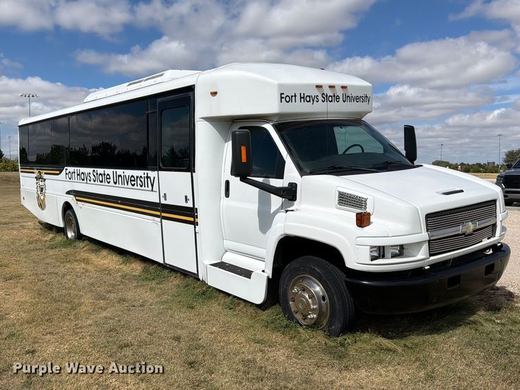 image for item EI7682 2009 Chevrolet C5500 shuttle bus