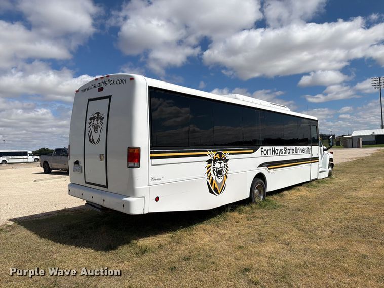 image for item EI7682 2009 Chevrolet C5500 shuttle bus