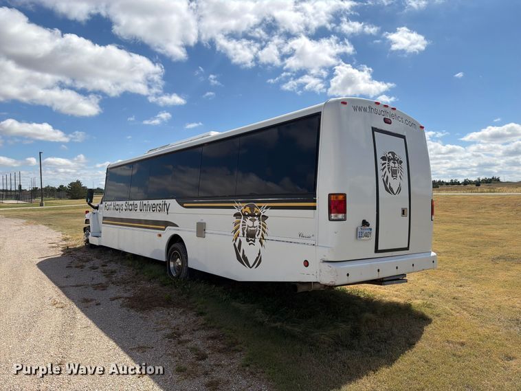 image for item EI7682 2009 Chevrolet C5500 shuttle bus