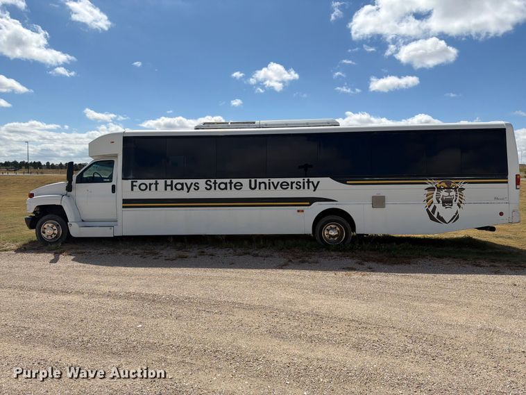 image for item EI7682 2009 Chevrolet C5500 shuttle bus