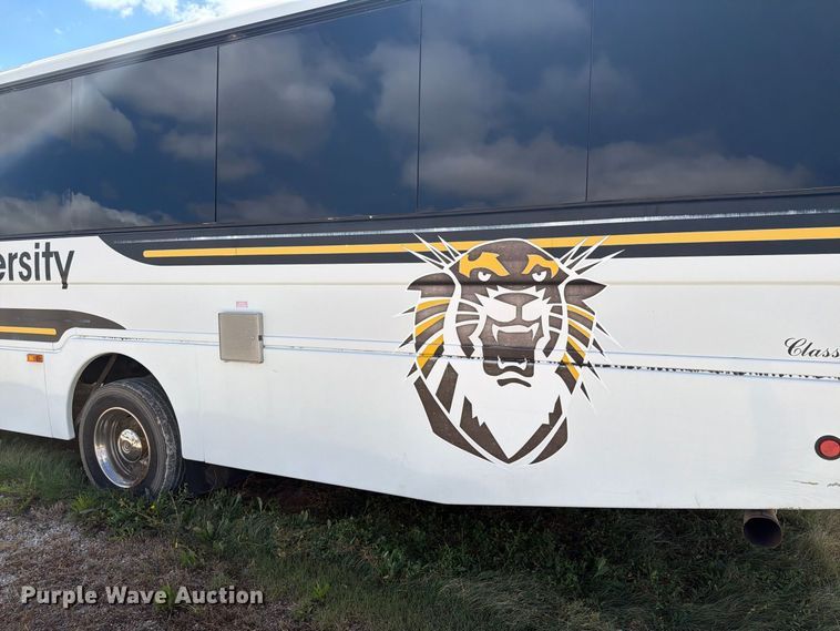 image for item EI7682 2009 Chevrolet C5500 shuttle bus