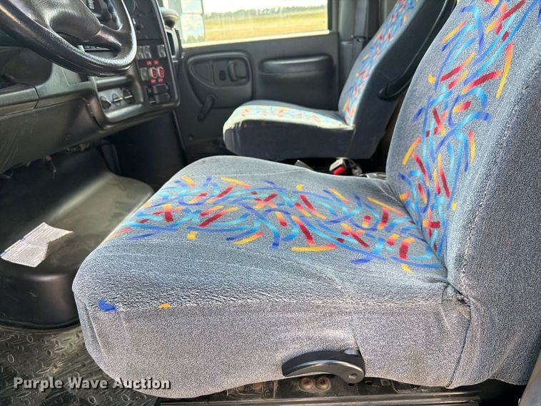 image for item EI7682 2009 Chevrolet C5500 shuttle bus
