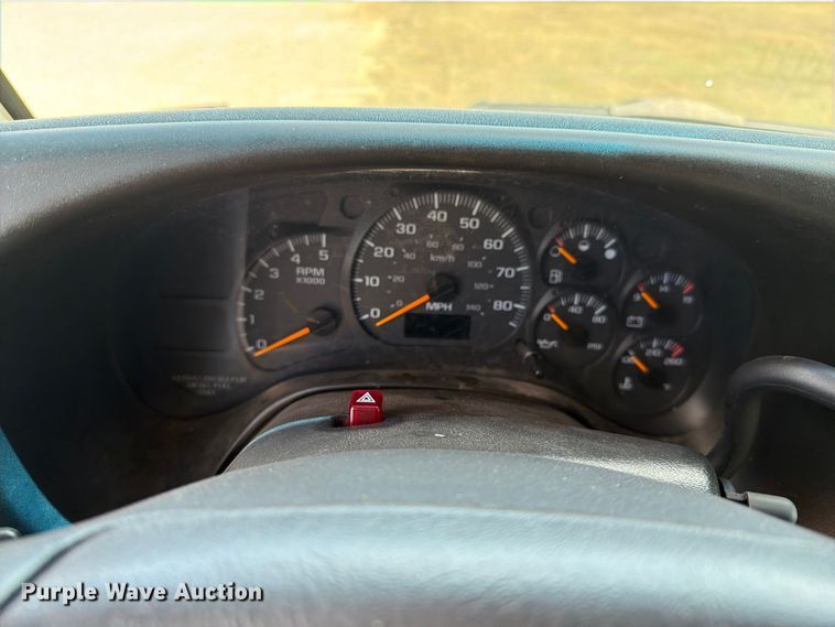 image for item EI7682 2009 Chevrolet C5500 shuttle bus