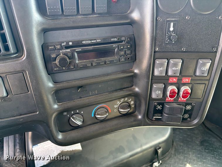 image for item EI7682 2009 Chevrolet C5500 shuttle bus