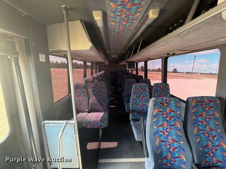 image for item EI7682 2009 Chevrolet C5500 shuttle bus