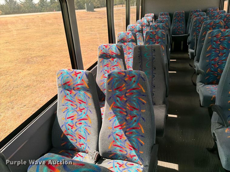 image for item EI7682 2009 Chevrolet C5500 shuttle bus