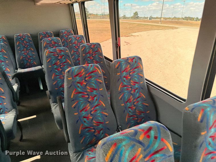 image for item EI7682 2009 Chevrolet C5500 shuttle bus