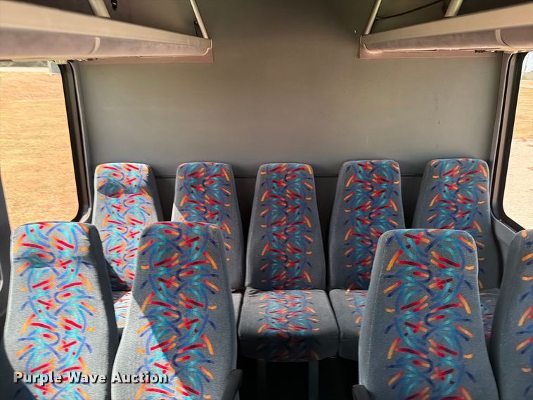 image for item EI7682 2009 Chevrolet C5500 shuttle bus