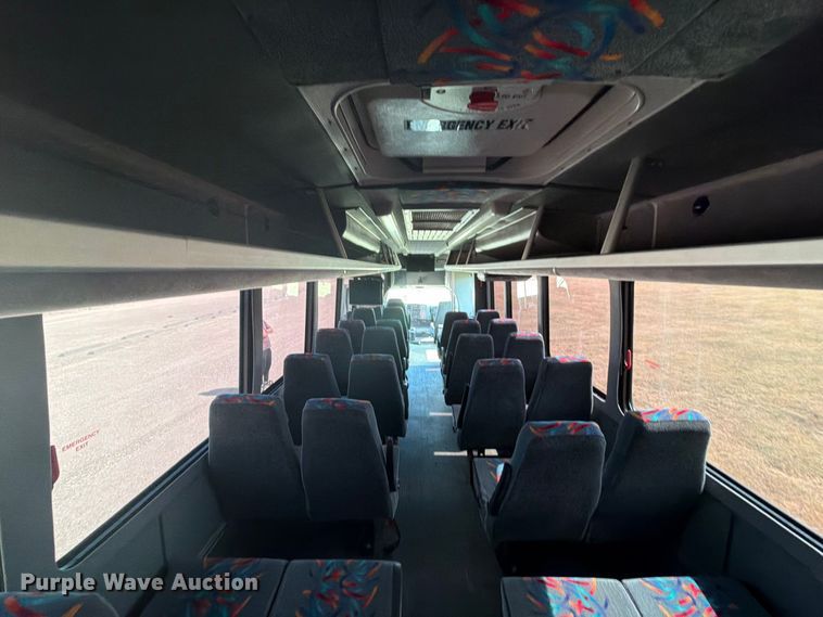 image for item EI7682 2009 Chevrolet C5500 shuttle bus