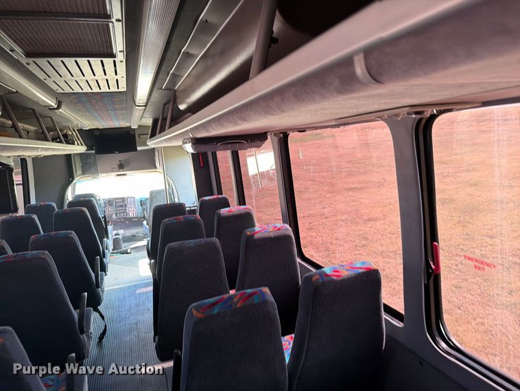 image for item EI7682 2009 Chevrolet C5500 shuttle bus