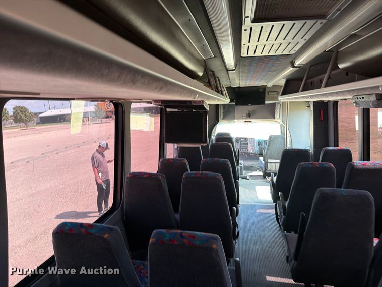 image for item EI7682 2009 Chevrolet C5500 shuttle bus
