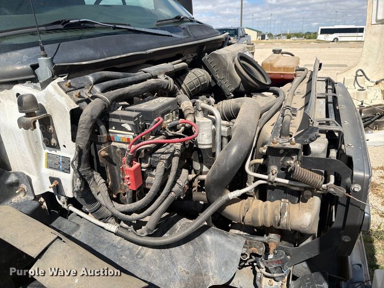 image for item EI7682 2009 Chevrolet C5500 shuttle bus