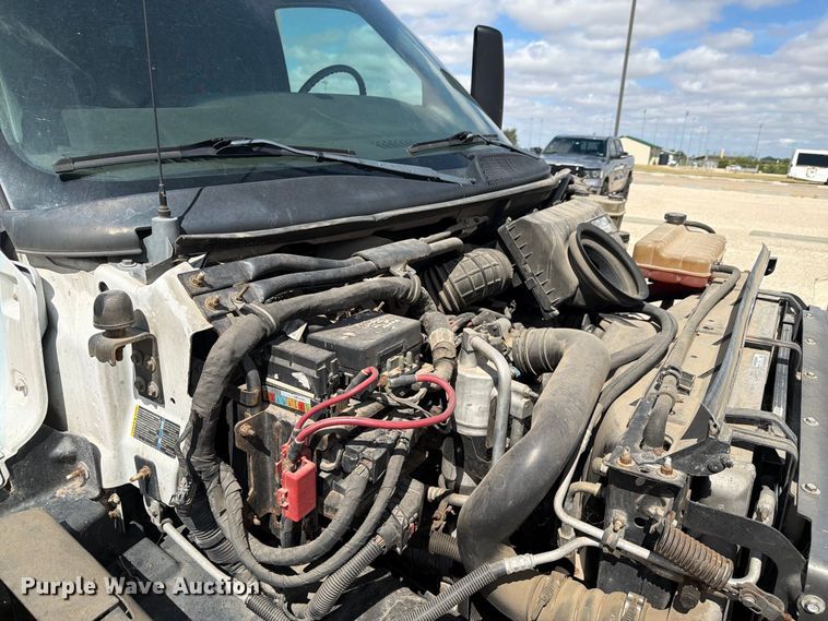 image for item EI7682 2009 Chevrolet C5500 shuttle bus