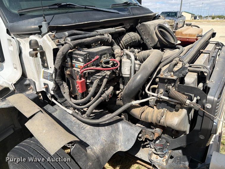 image for item EI7682 2009 Chevrolet C5500 shuttle bus