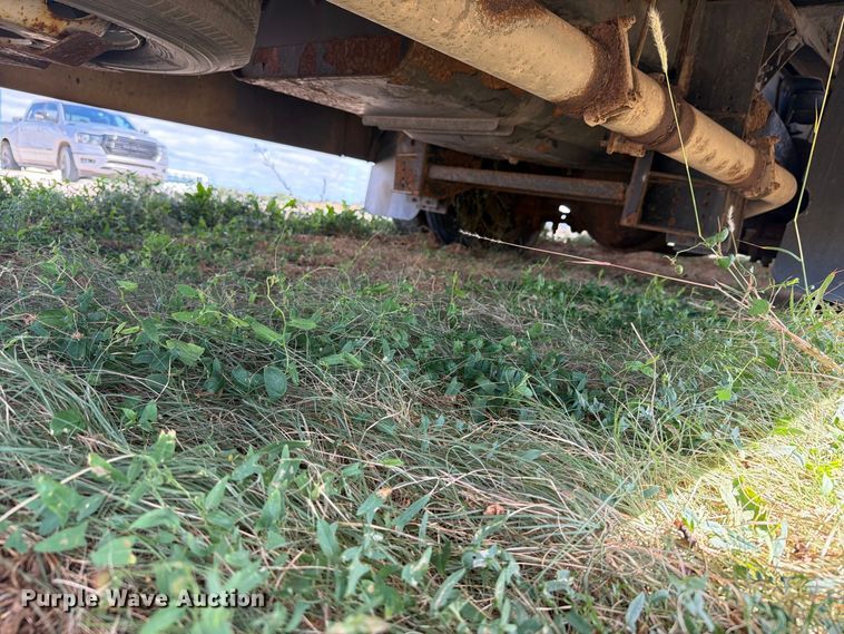 image for item EI7682 2009 Chevrolet C5500 shuttle bus