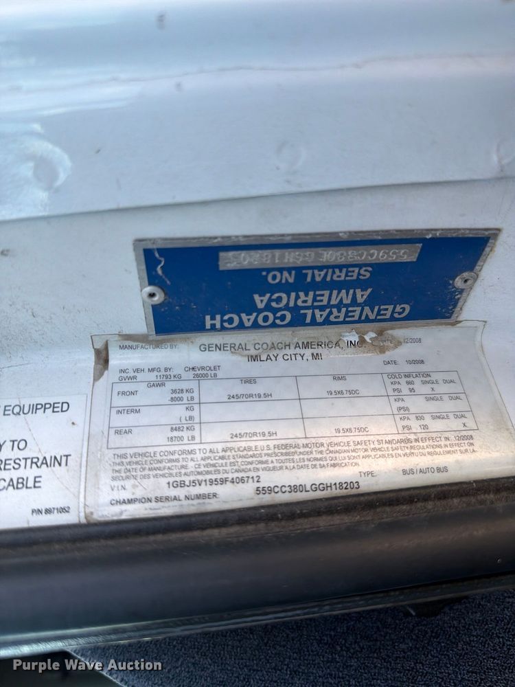 image for item EI7682 2009 Chevrolet C5500 shuttle bus