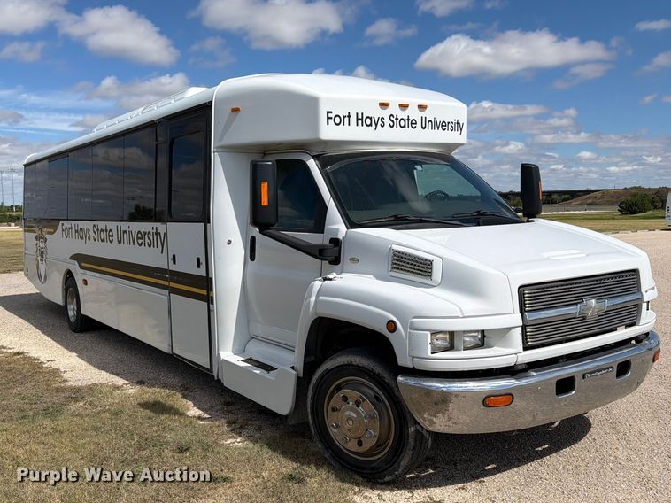 image for item EI7683 2009 Chevrolet C5500 shuttle bus