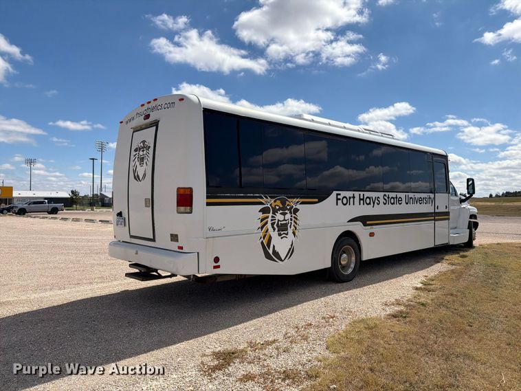 image for item EI7683 2009 Chevrolet C5500 shuttle bus
