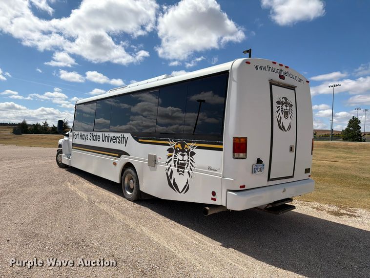 image for item EI7683 2009 Chevrolet C5500 shuttle bus