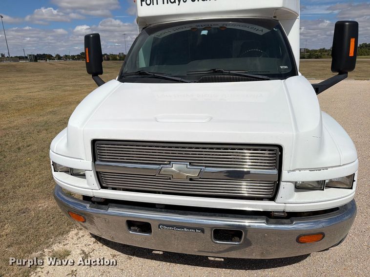 image for item EI7683 2009 Chevrolet C5500 shuttle bus