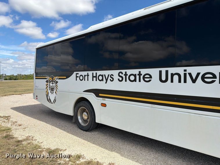 image for item EI7683 2009 Chevrolet C5500 shuttle bus