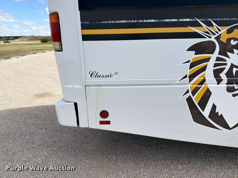 image for item EI7683 2009 Chevrolet C5500 shuttle bus