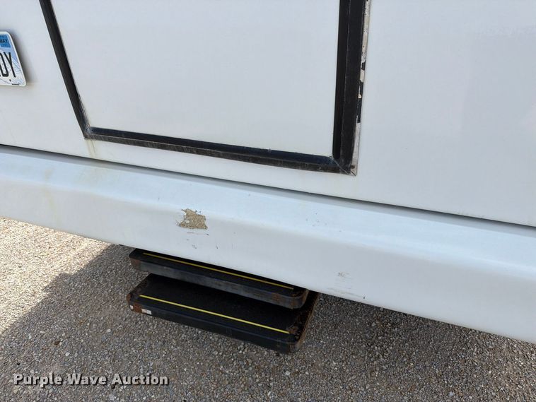 image for item EI7683 2009 Chevrolet C5500 shuttle bus