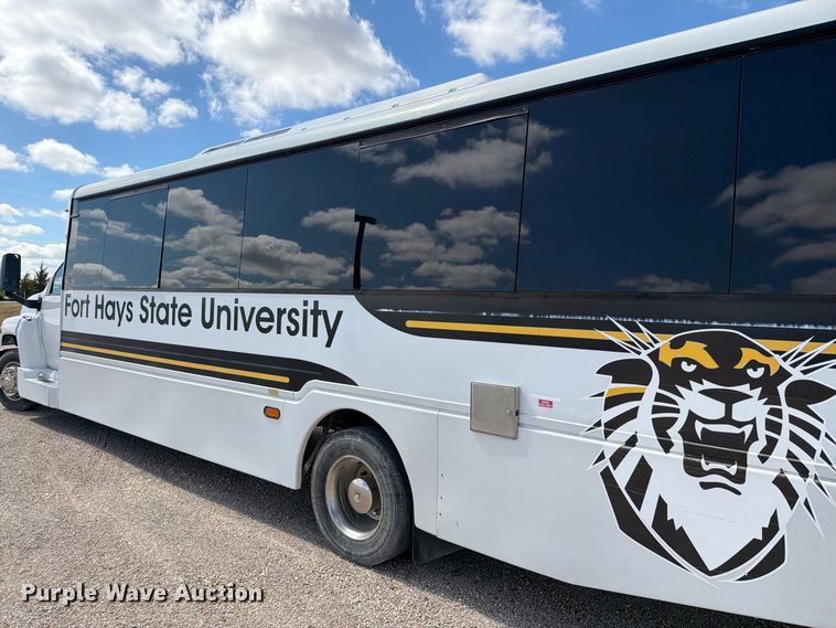 image for item EI7683 2009 Chevrolet C5500 shuttle bus