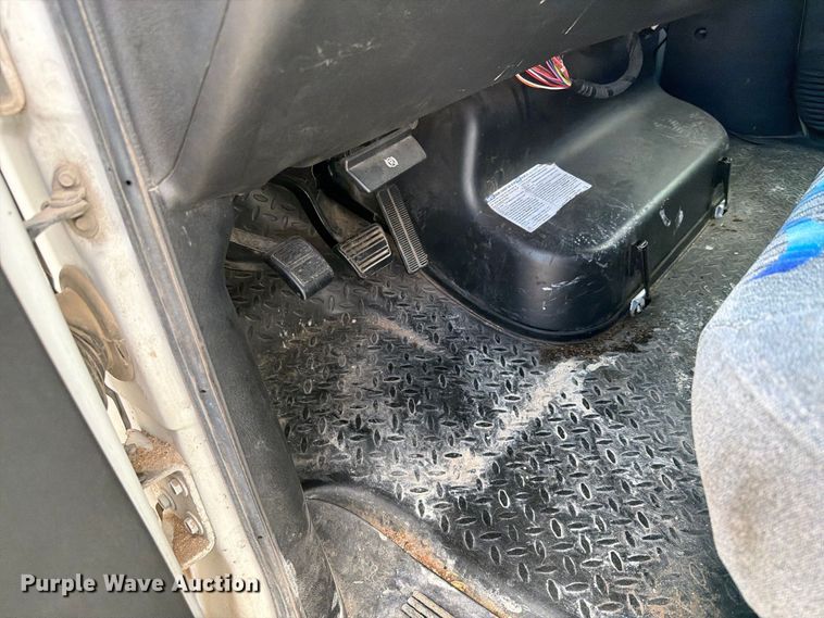 image for item EI7683 2009 Chevrolet C5500 shuttle bus