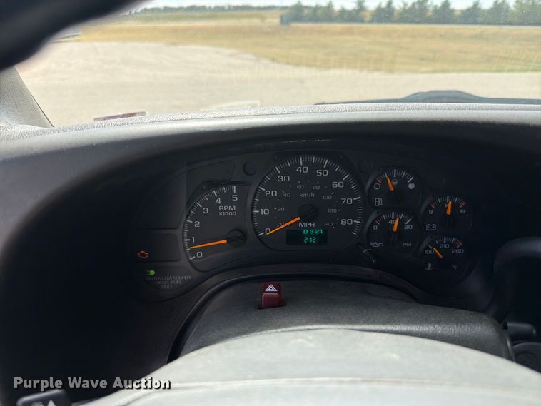 image for item EI7683 2009 Chevrolet C5500 shuttle bus