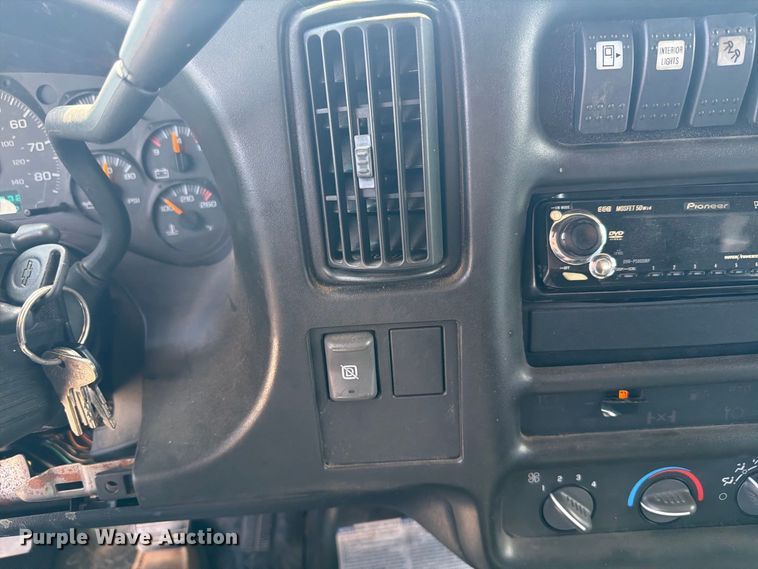 image for item EI7683 2009 Chevrolet C5500 shuttle bus