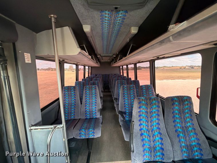 image for item EI7683 2009 Chevrolet C5500 shuttle bus
