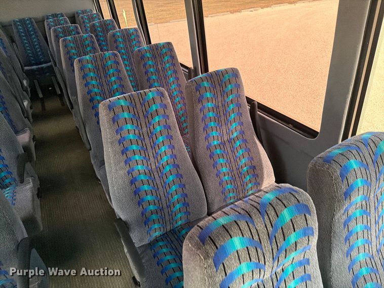 image for item EI7683 2009 Chevrolet C5500 shuttle bus
