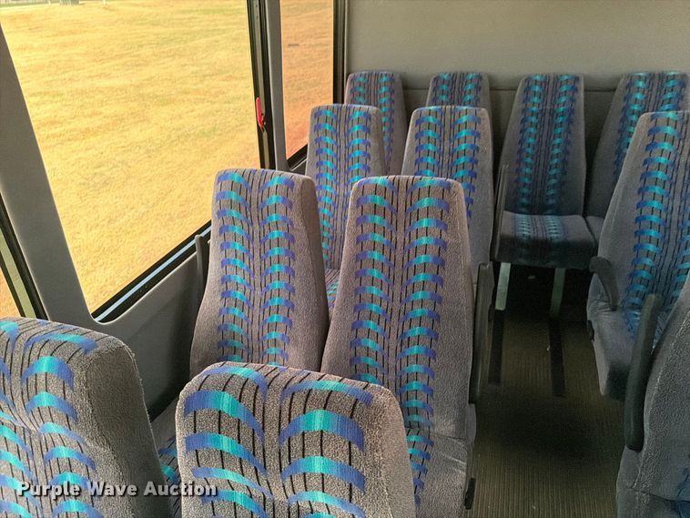 image for item EI7683 2009 Chevrolet C5500 shuttle bus