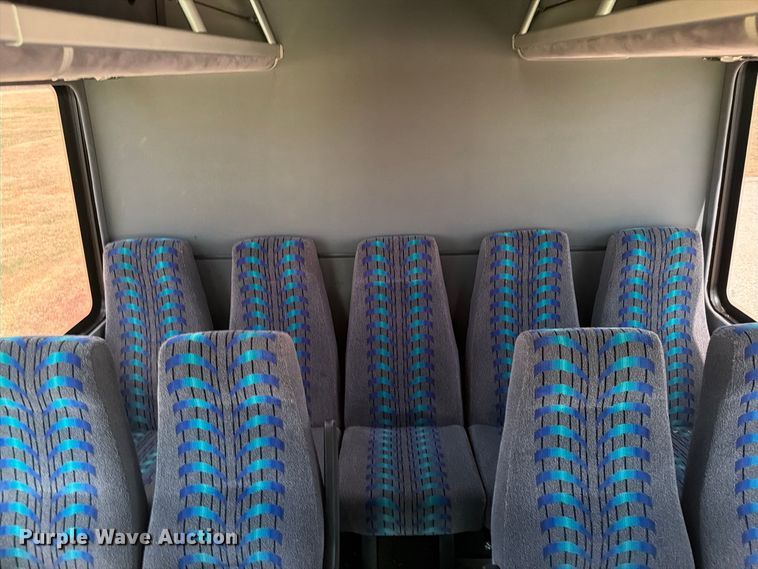 image for item EI7683 2009 Chevrolet C5500 shuttle bus
