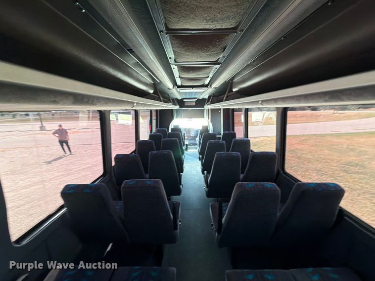 image for item EI7683 2009 Chevrolet C5500 shuttle bus