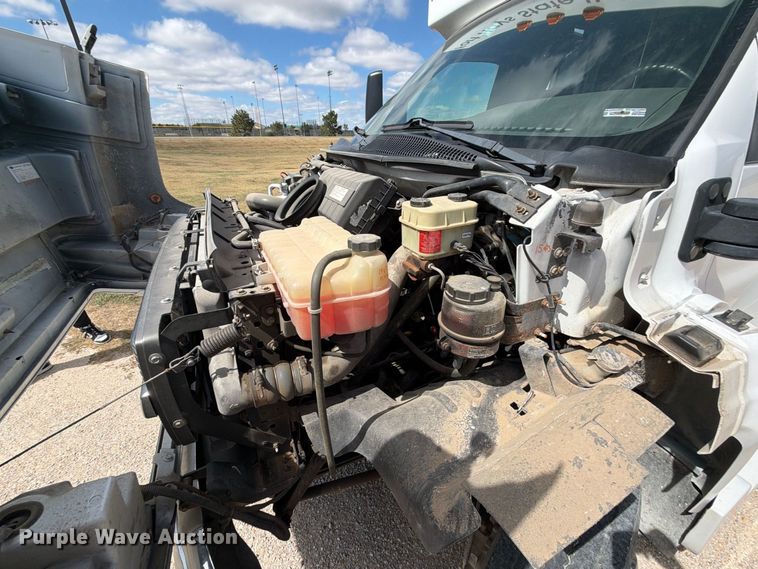 image for item EI7683 2009 Chevrolet C5500 shuttle bus