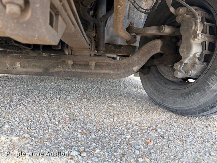 image for item EI7683 2009 Chevrolet C5500 shuttle bus