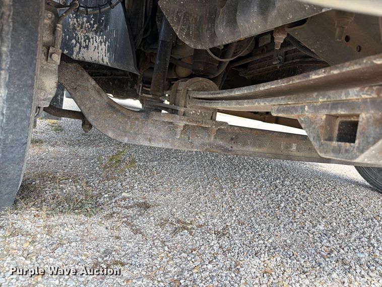 image for item EI7683 2009 Chevrolet C5500 shuttle bus