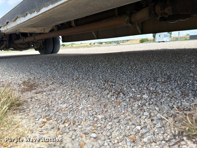 image for item EI7683 2009 Chevrolet C5500 shuttle bus