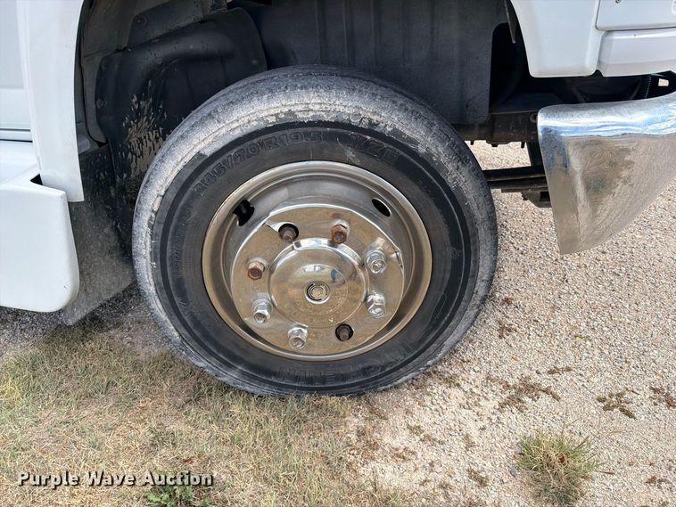 image for item EI7683 2009 Chevrolet C5500 shuttle bus