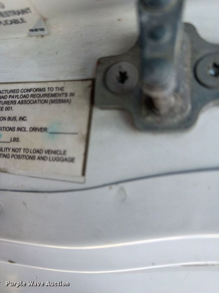 image for item EI7683 2009 Chevrolet C5500 shuttle bus