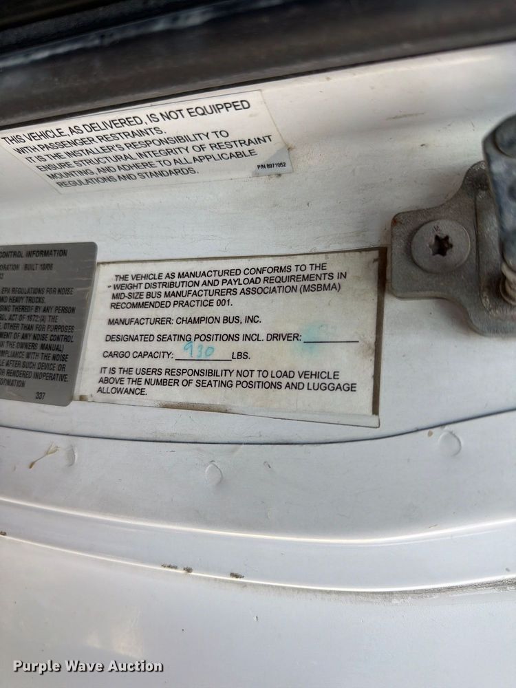 image for item EI7683 2009 Chevrolet C5500 shuttle bus
