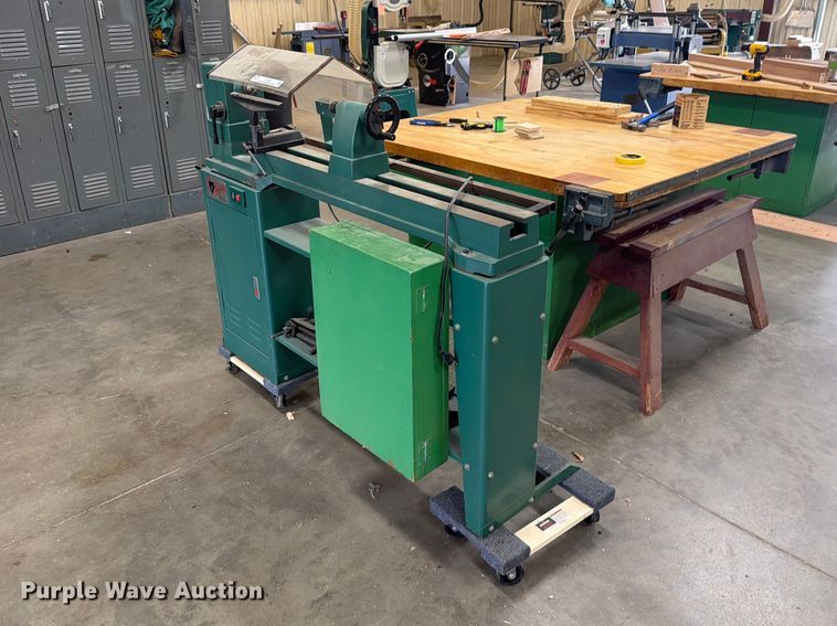 Grizzly G1495 wood lathe