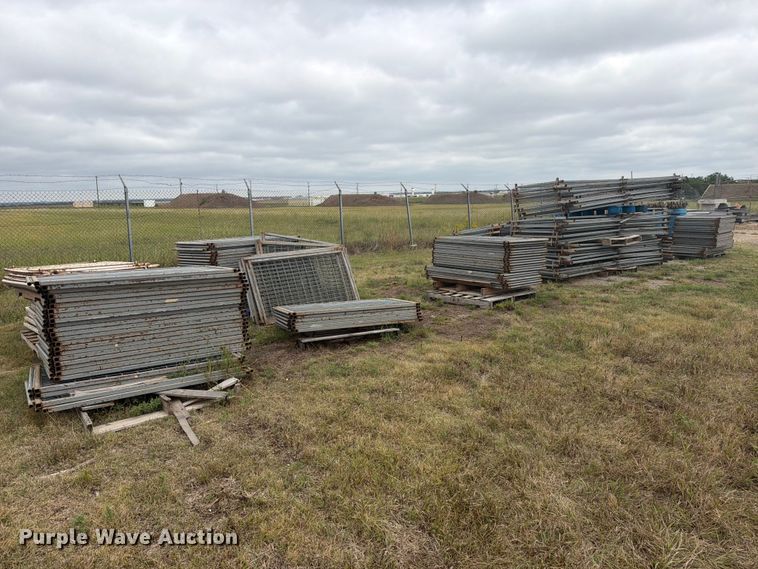 image for item EI7689 Livestock panels