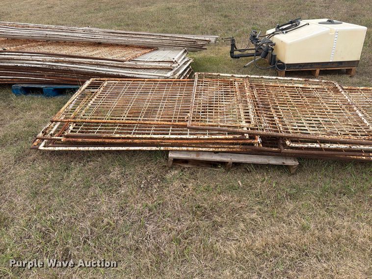image for item EI7690 Approximately 45 livestock panels