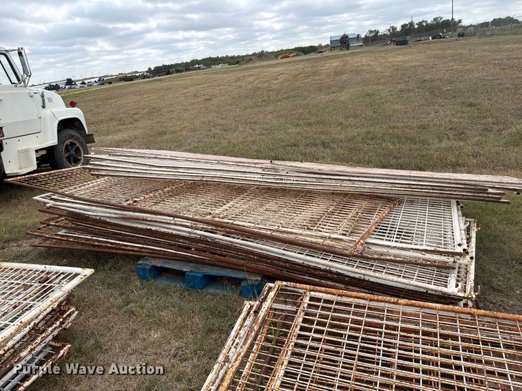 image for item EI7690 Approximately 45 livestock panels