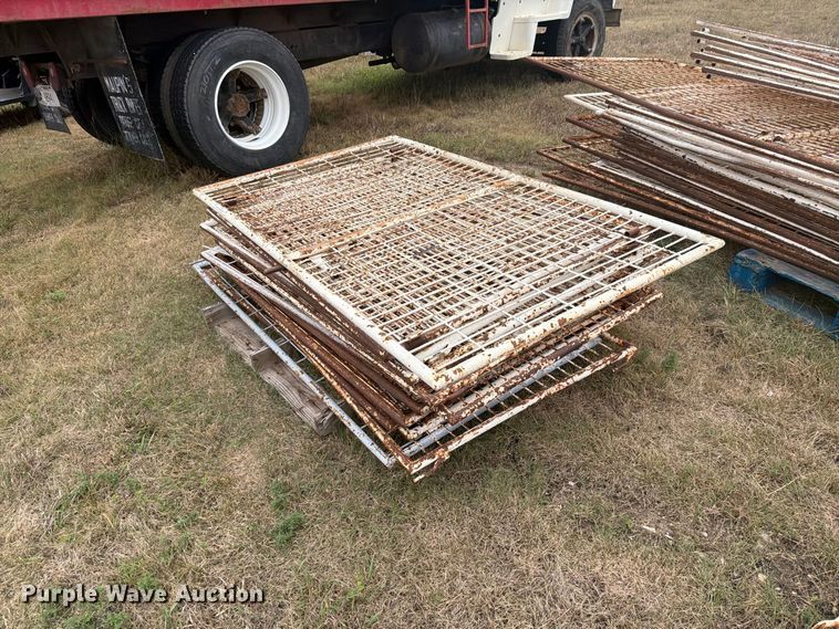 image for item EI7690 Approximately 45 livestock panels